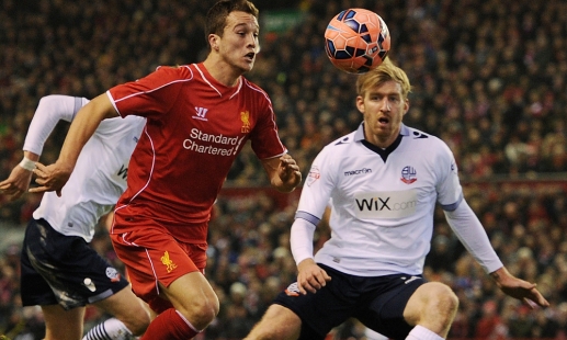 邓涵文因经济保障和新东家前景决定离开武汉三镇，加盟云南玉昆，成为球队核心球员。